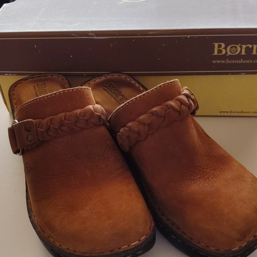 Super cute clogs